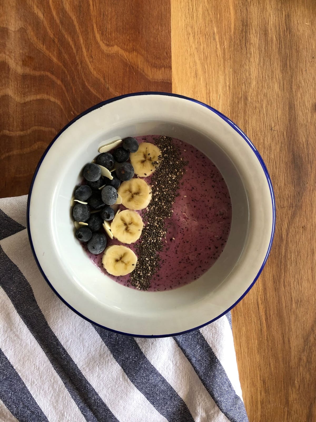 Yaban Mersinli Smoothie Kasesi